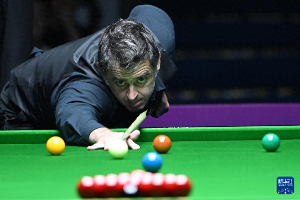 是她必须面 是她必须面